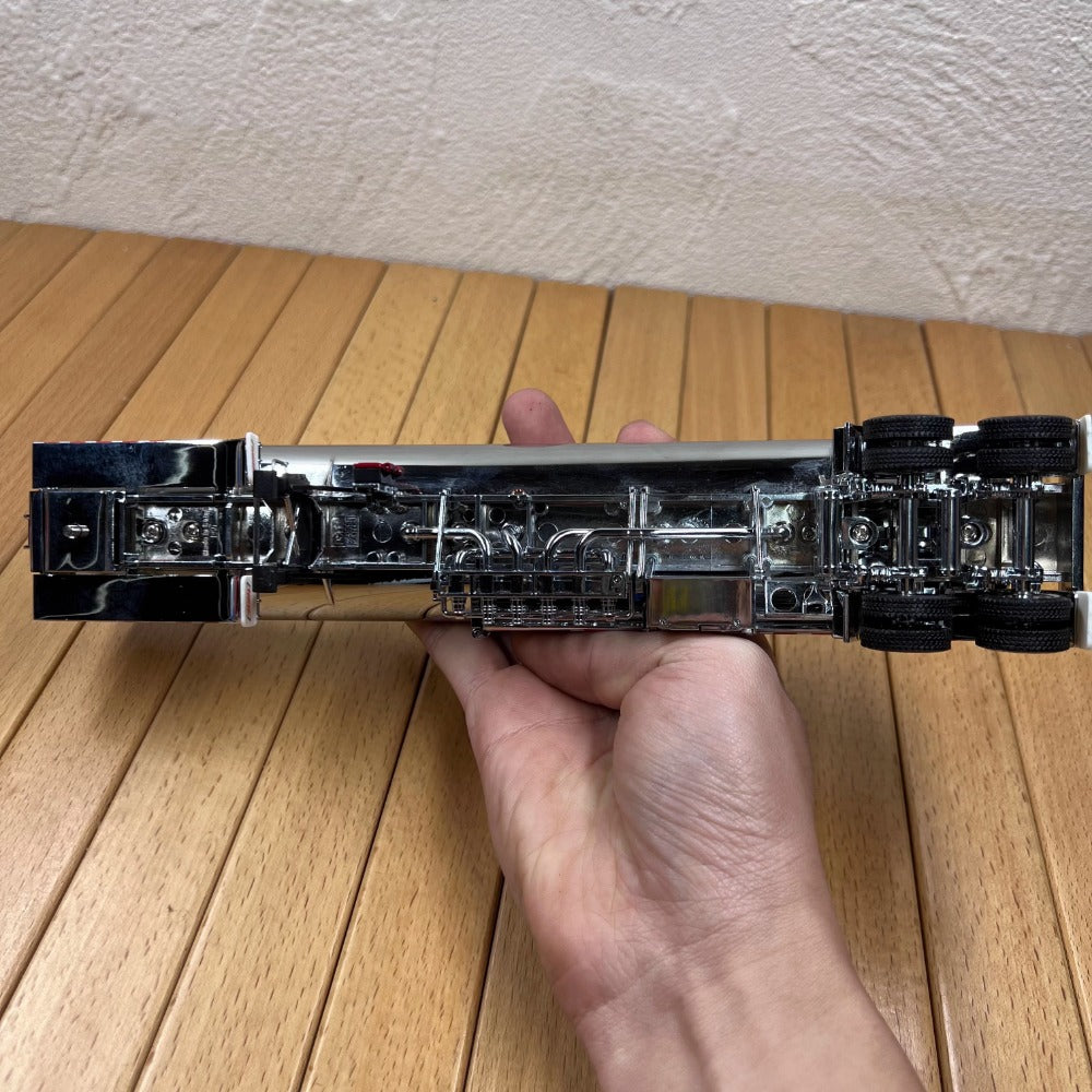 1/50 Scale Kenworth T880 Day Cab Tandem with Heil Petrol Tank Trailer Diecast Model Truck