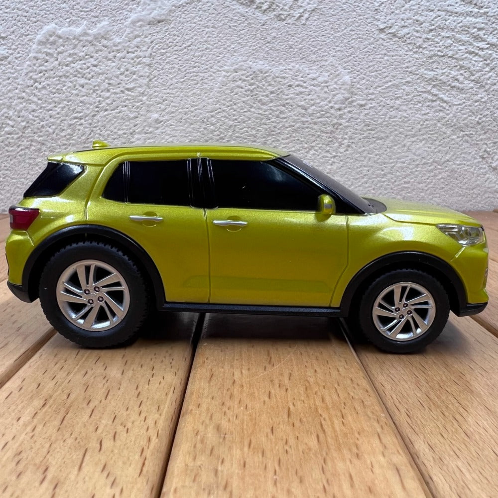 1/30 Scale Toyota Raize SUV Diecast Model Car Plastic