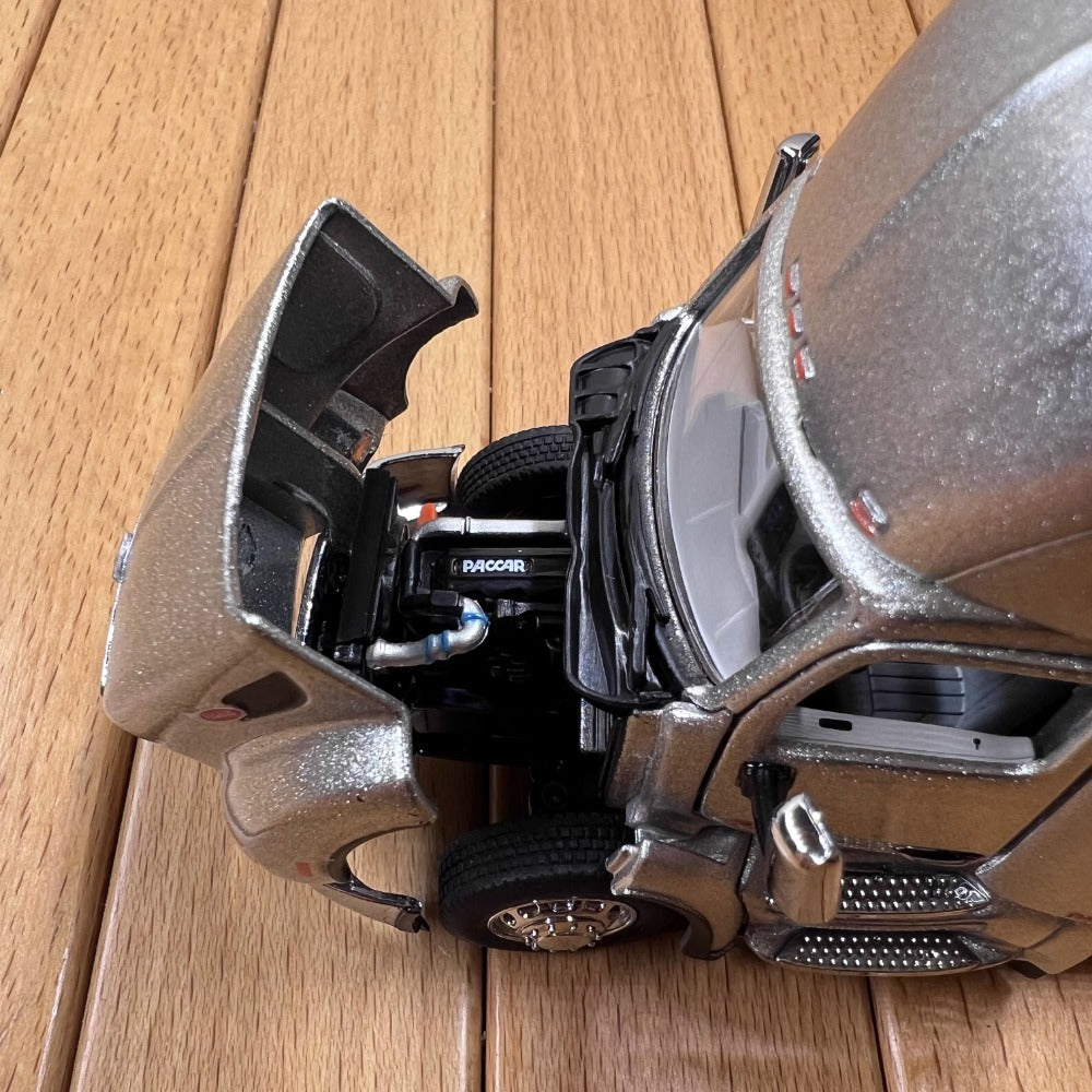 1/50 Scale Peterbilt 579 Day Cab Tractor with Sea Container Truck Diecast Model