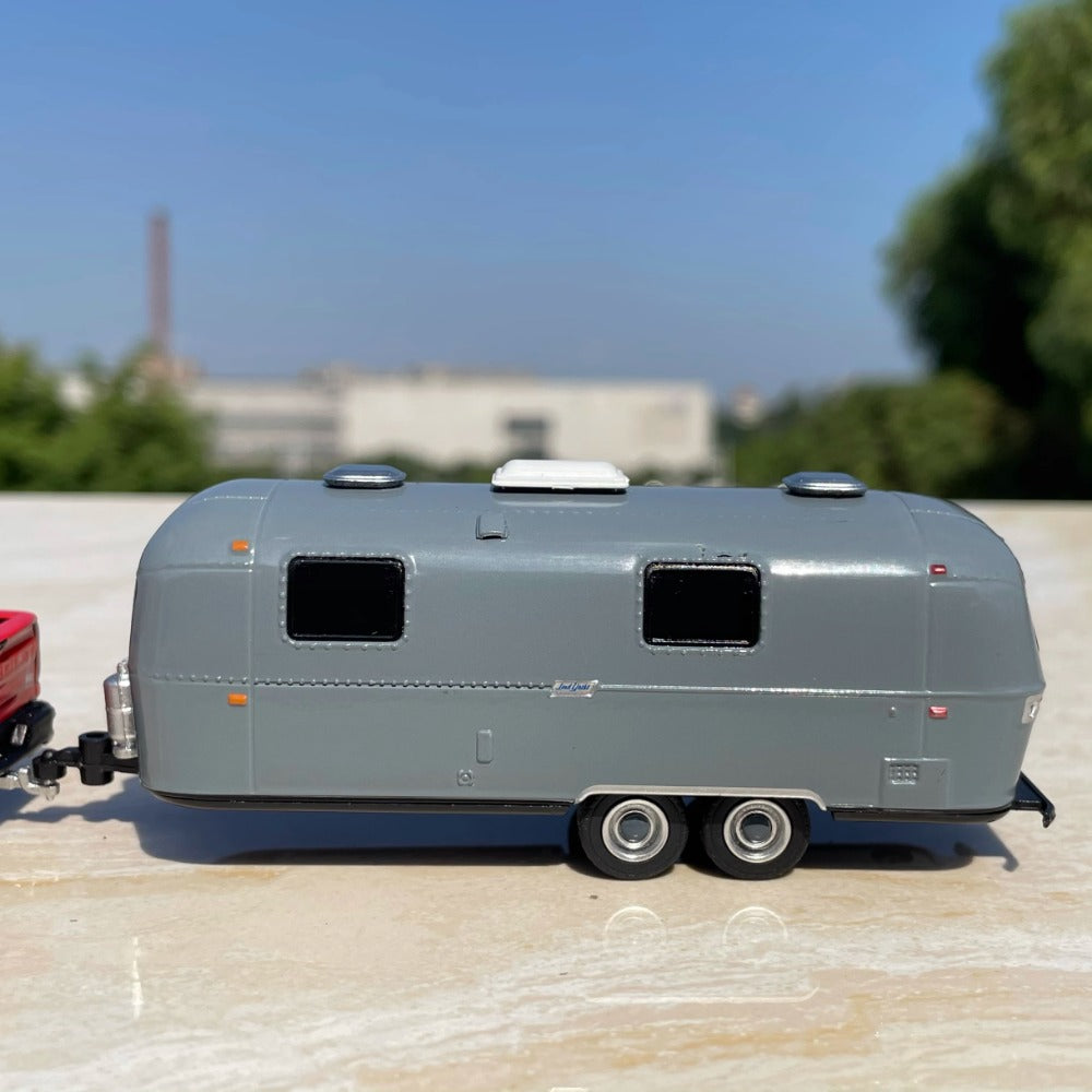 1/64 Scale 1973 Airstream Land Yacht Ambassador Travel Trailer Diecast Model