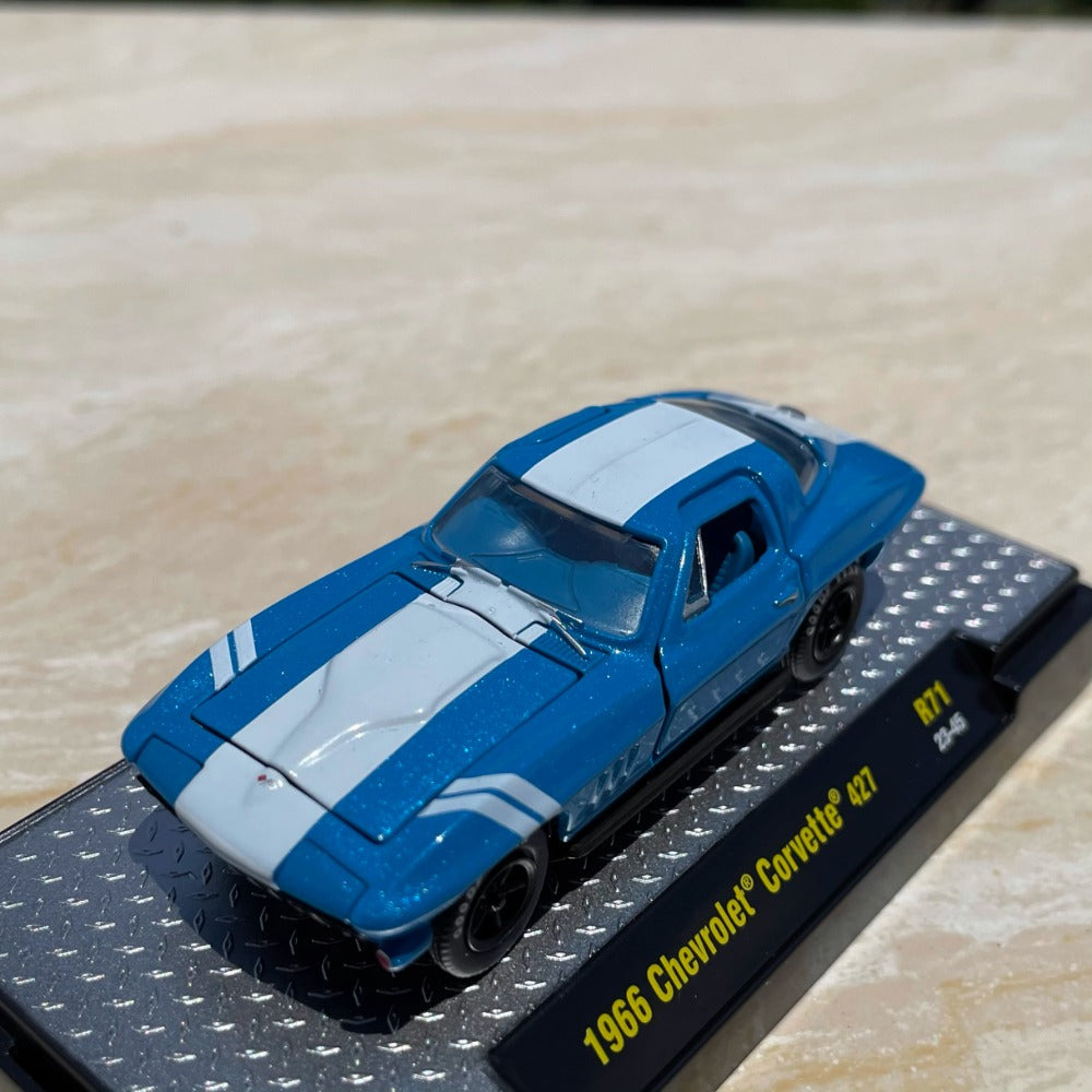 1/64 Scale 1966 Chevrolet Corvette Sports Car Diecast Model