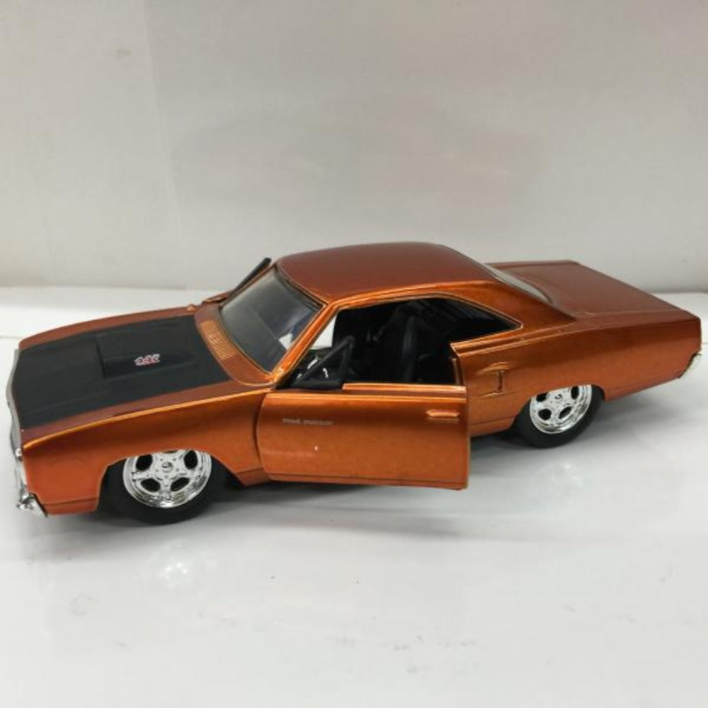 1/32 Scale 1970 Plymouth Road Runner Diecast Model Car
