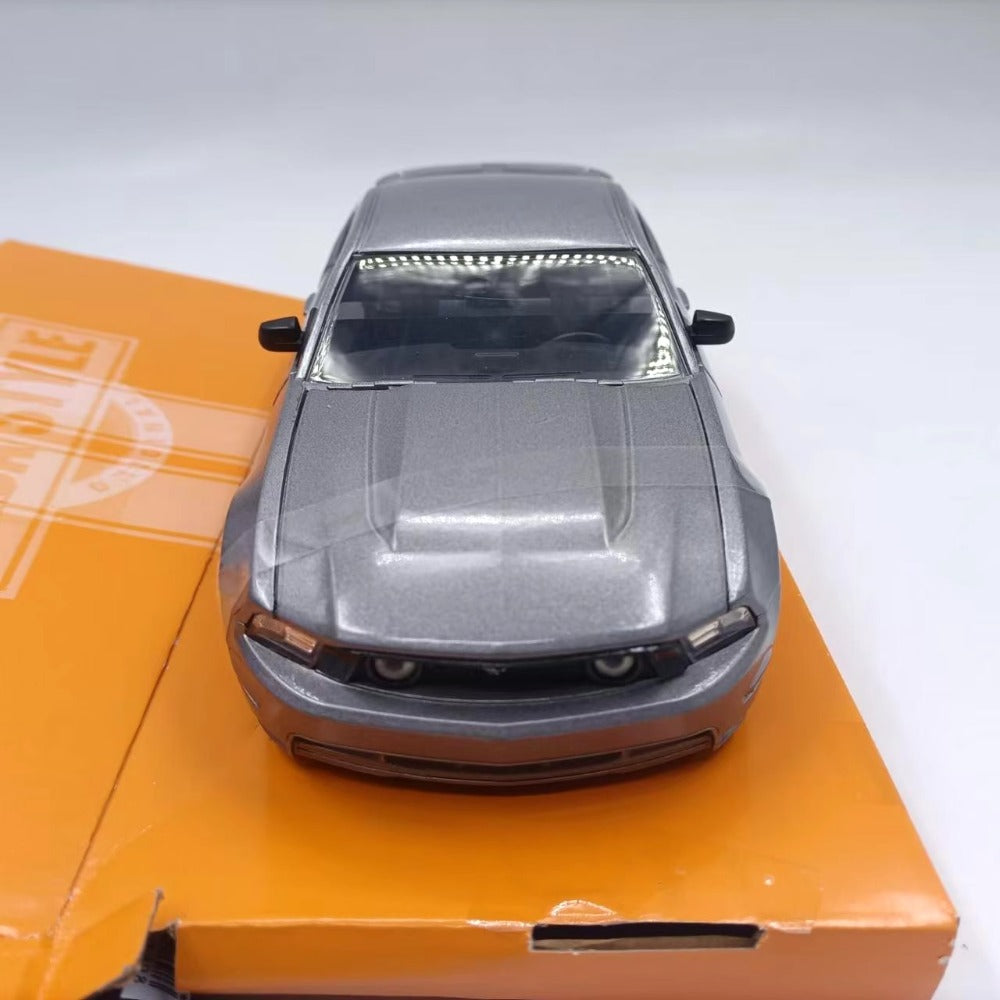 1/24 Scale 2010 Ford Mustang GT Diecast Model Car