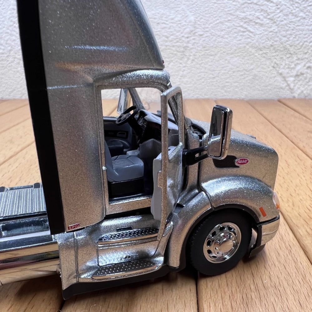 1/50 Scale Peterbilt 579 Day Cab Tractor with Sea Container Truck Diecast Model