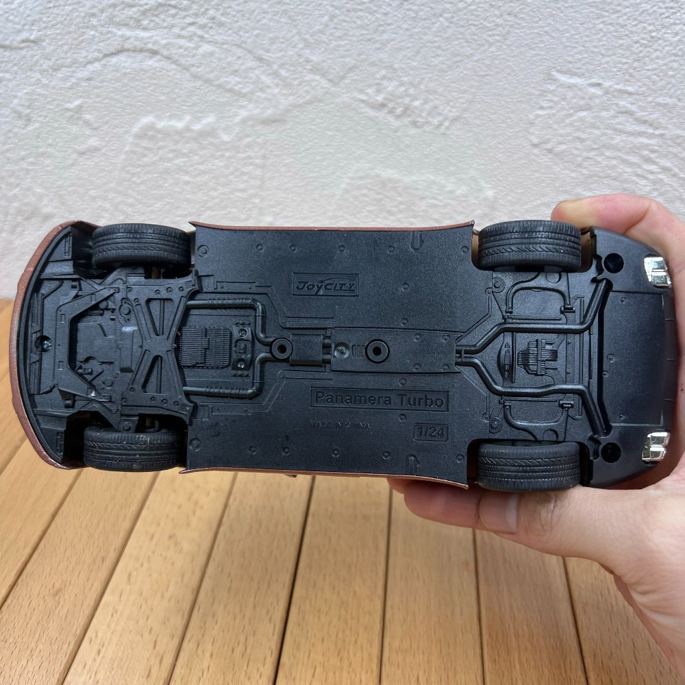 1/24 Scale Porsche Panamera Turbo Luxury Car Diecast Model