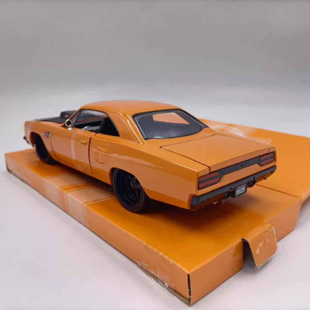 1/24 Scale 1970 Plymouth Road Runner Muscle Car Diecast Model