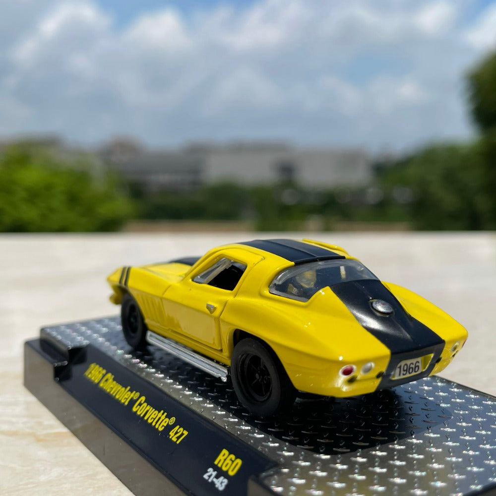 1/64 Scale 1966 Chevrolet Corvette Sports Car Diecast Model