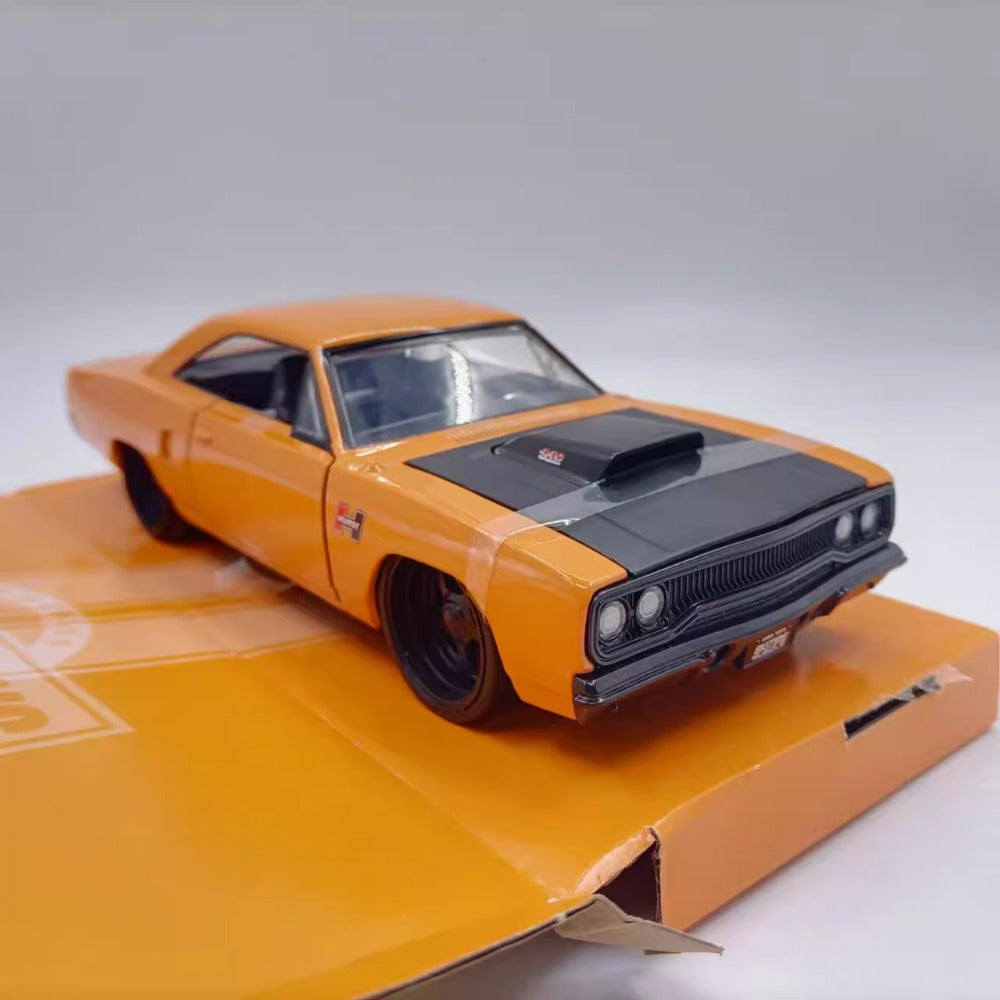 1/24 Scale 1970 Plymouth Road Runner Muscle Car Diecast Model