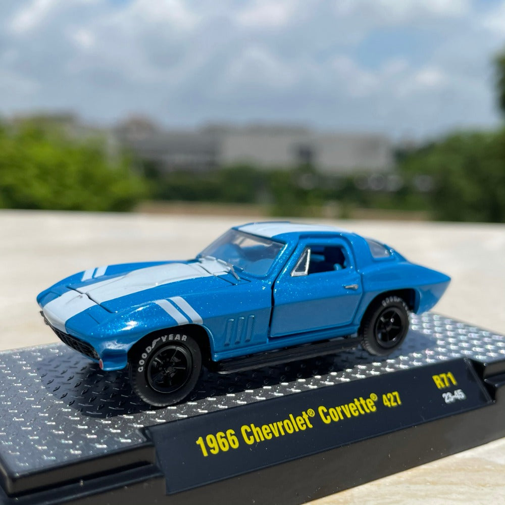 1/64 Scale 1966 Chevrolet Corvette Sports Car Diecast Model