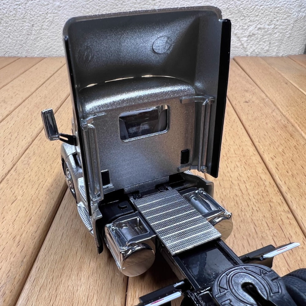 1/50 Scale Peterbilt 579 Day Cab Tractor with Sea Container Truck Diecast Model