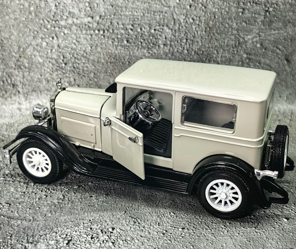 1/32 Scale 1926 Pontiac Coach Sedan Diecast Model Car