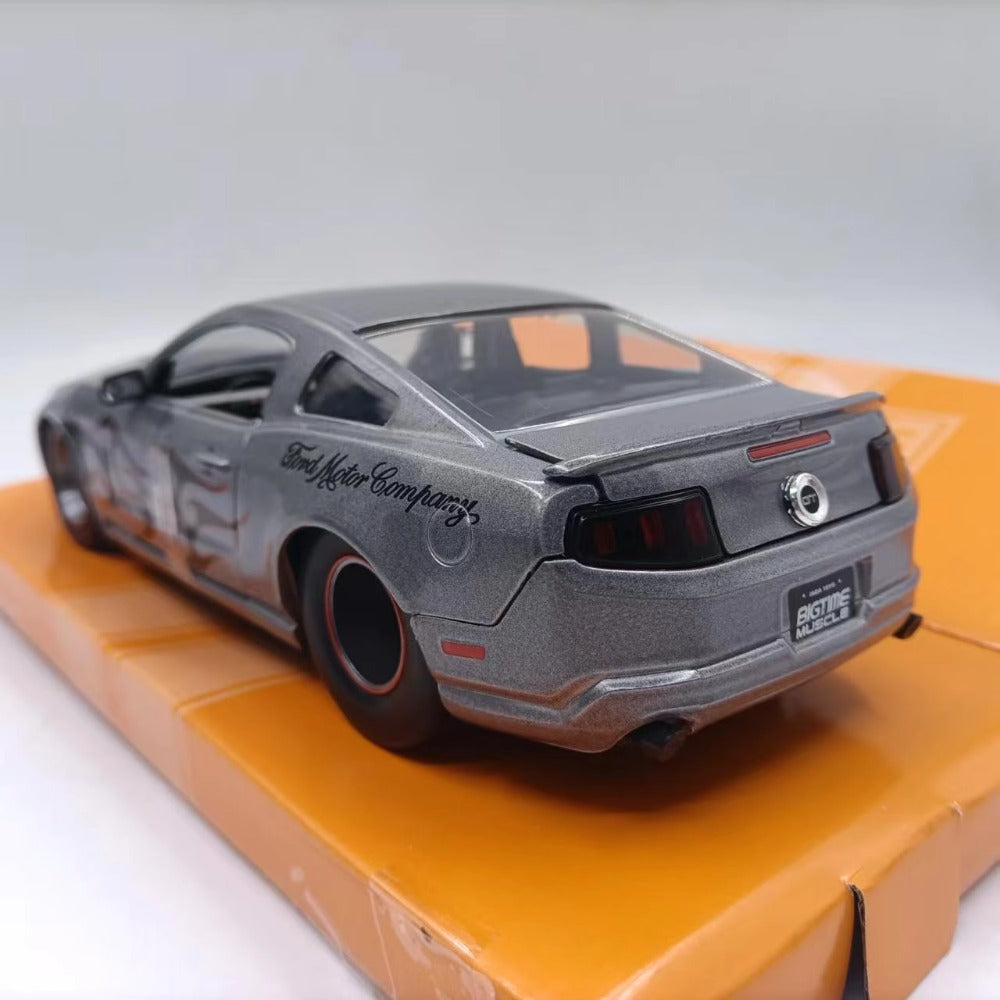 1/24 Scale 2010 Ford Mustang GT Diecast Model Car