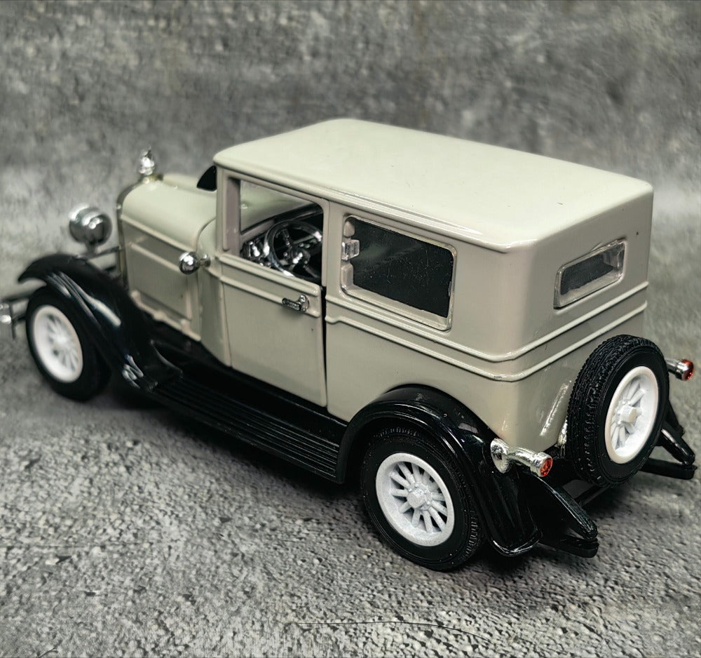 1/32 Scale 1926 Pontiac Coach Sedan Diecast Model Car