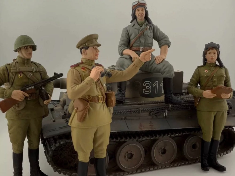 1/18 Scale Soviet Army 4pcs/set Figurines Painted Model Diorama