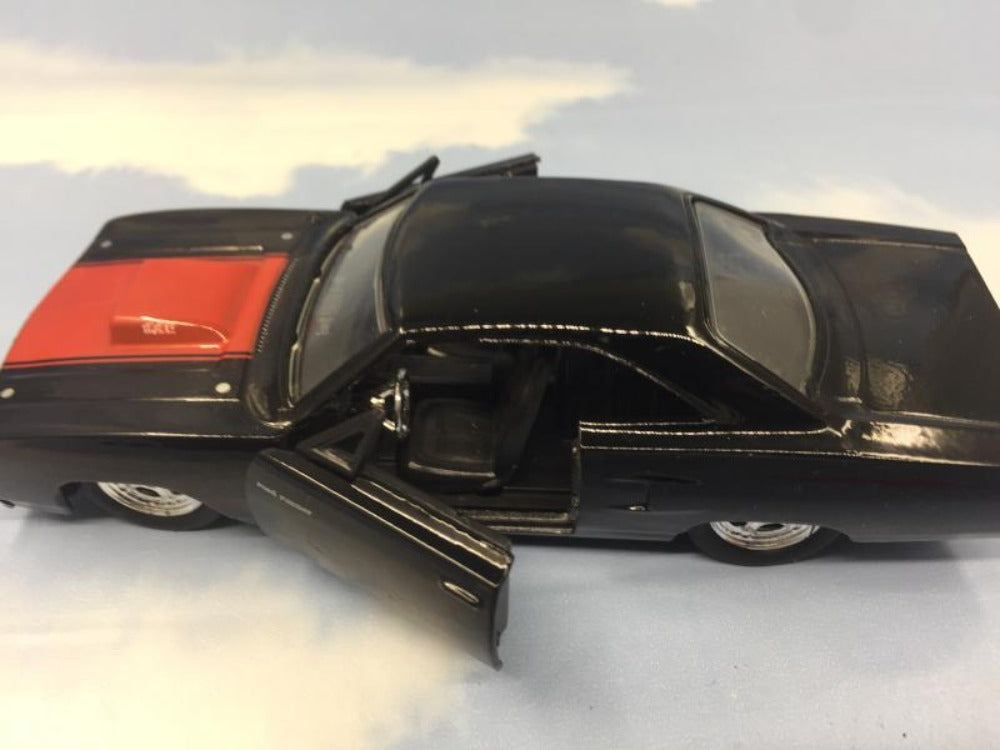 1/32 Scale 1970 Plymouth Road Runner Diecast Model Car