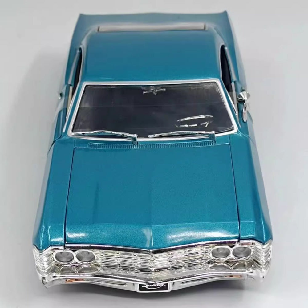 1/24 Scale 1967 Chevrolet Impala Diecast Model Car