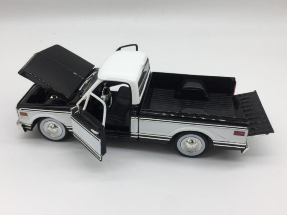 1/24 Scale 1972 Chevrolet Cheyenne Pickup Truck Diecast Model