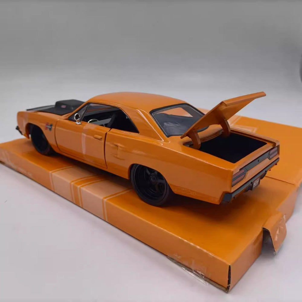 1/24 Scale 1970 Plymouth Road Runner Muscle Car Diecast Model