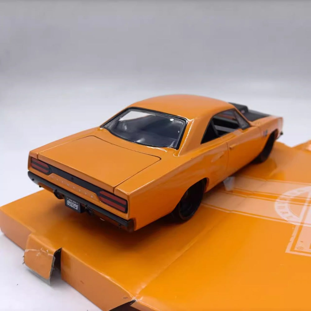 1/24 Scale 1970 Plymouth Road Runner Muscle Car Diecast Model
