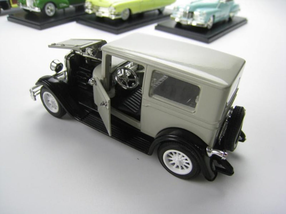 1/32 Scale 1926 Pontiac Coach Sedan Diecast Model Car