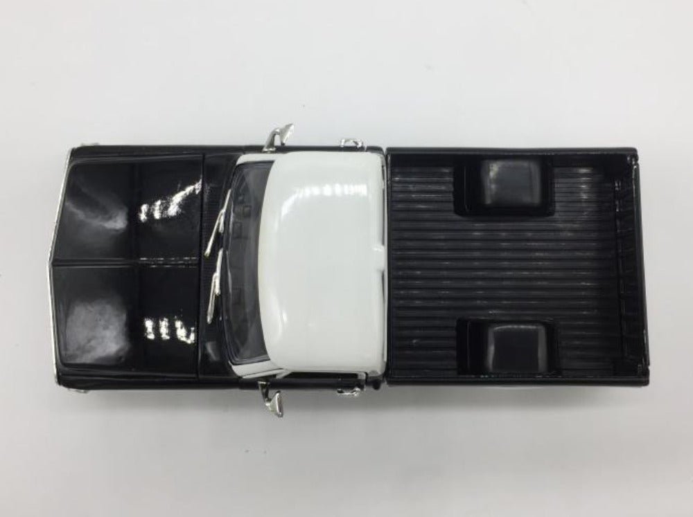 1/24 Scale 1972 Chevrolet Cheyenne Pickup Truck Diecast Model