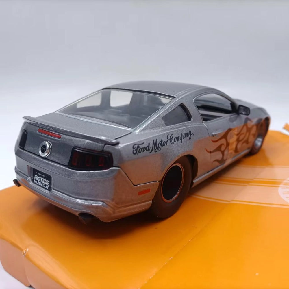 1/24 Scale 2010 Ford Mustang GT Diecast Model Car
