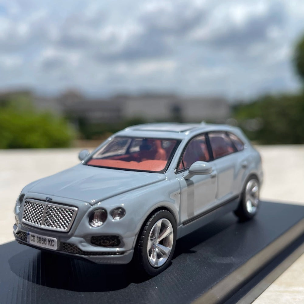 1/64 Scale Bentley Bentayga Luxury Crossover SUV Diecast Model Car