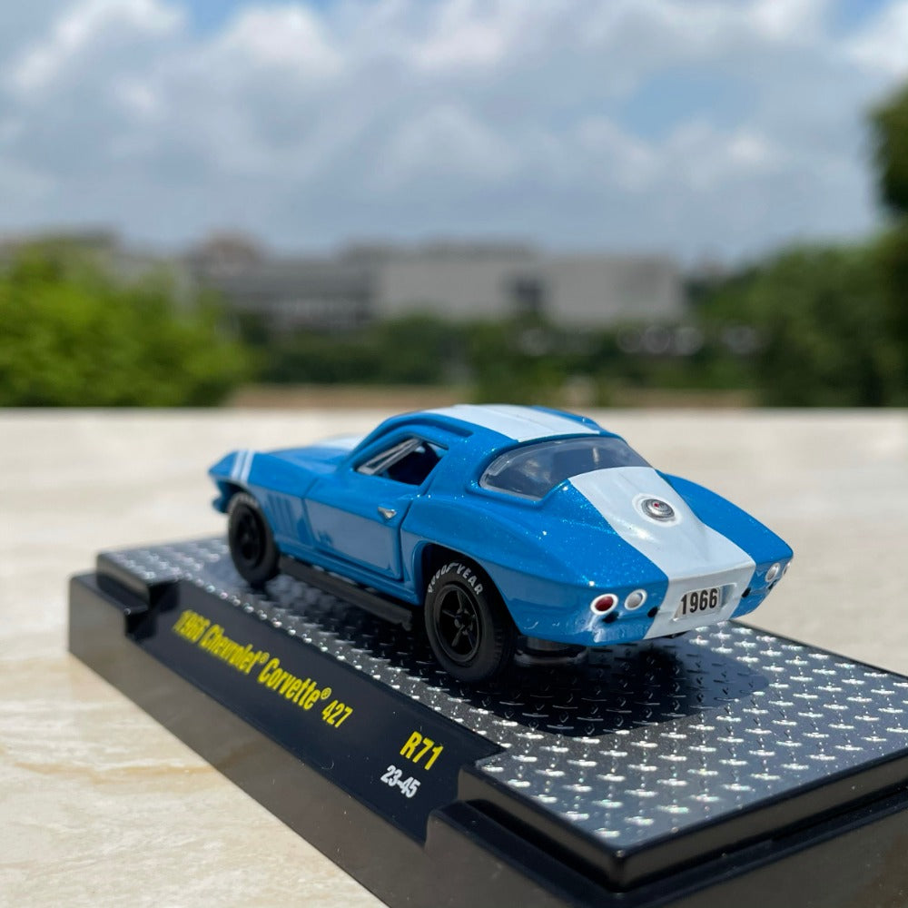 1/64 Scale 1966 Chevrolet Corvette Sports Car Diecast Model