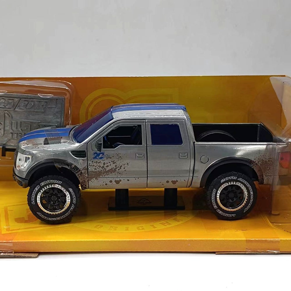 1/24 Scale 2011 Ford F-150 SVT Raptor Pickup Truck Dirt Stain Deisgn Diecast Model