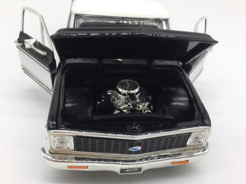 1/24 Scale 1972 Chevrolet Cheyenne Pickup Truck Diecast Model