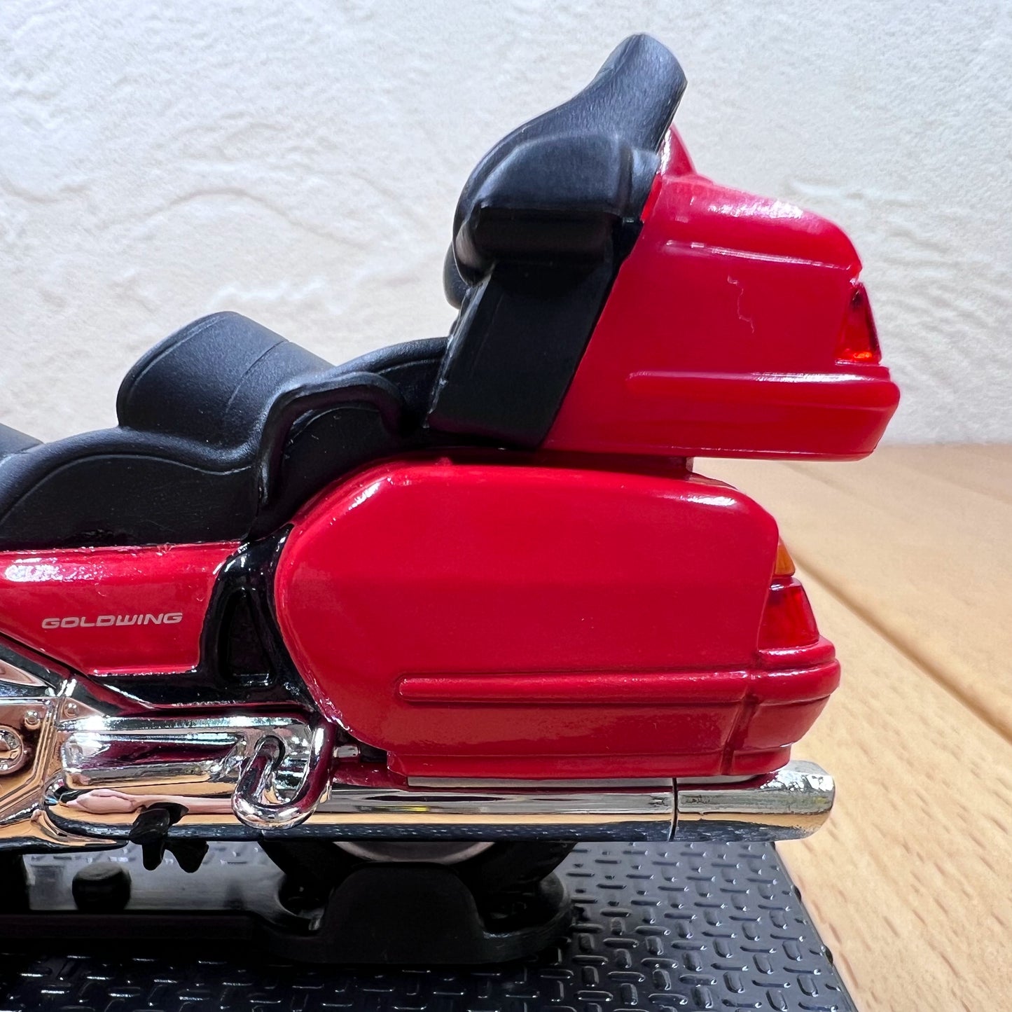 1/24 Scale 2004 Honda Gold Wing Touring Motorcycle Diecast Model