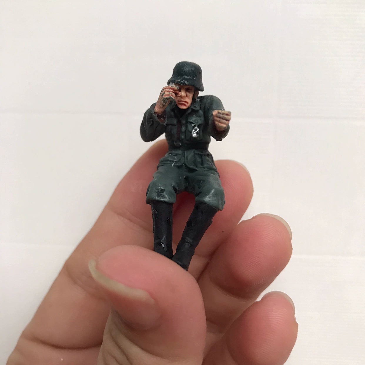 1/35 Scale WWII German Soldier MIniature Painted Figurines Diorama