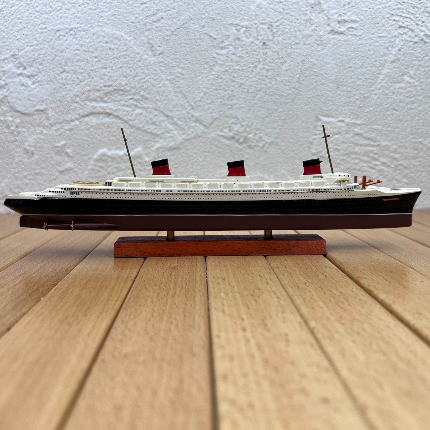1/1250 Scale SS Normandie Ocean Liner Diecast Model Ship
