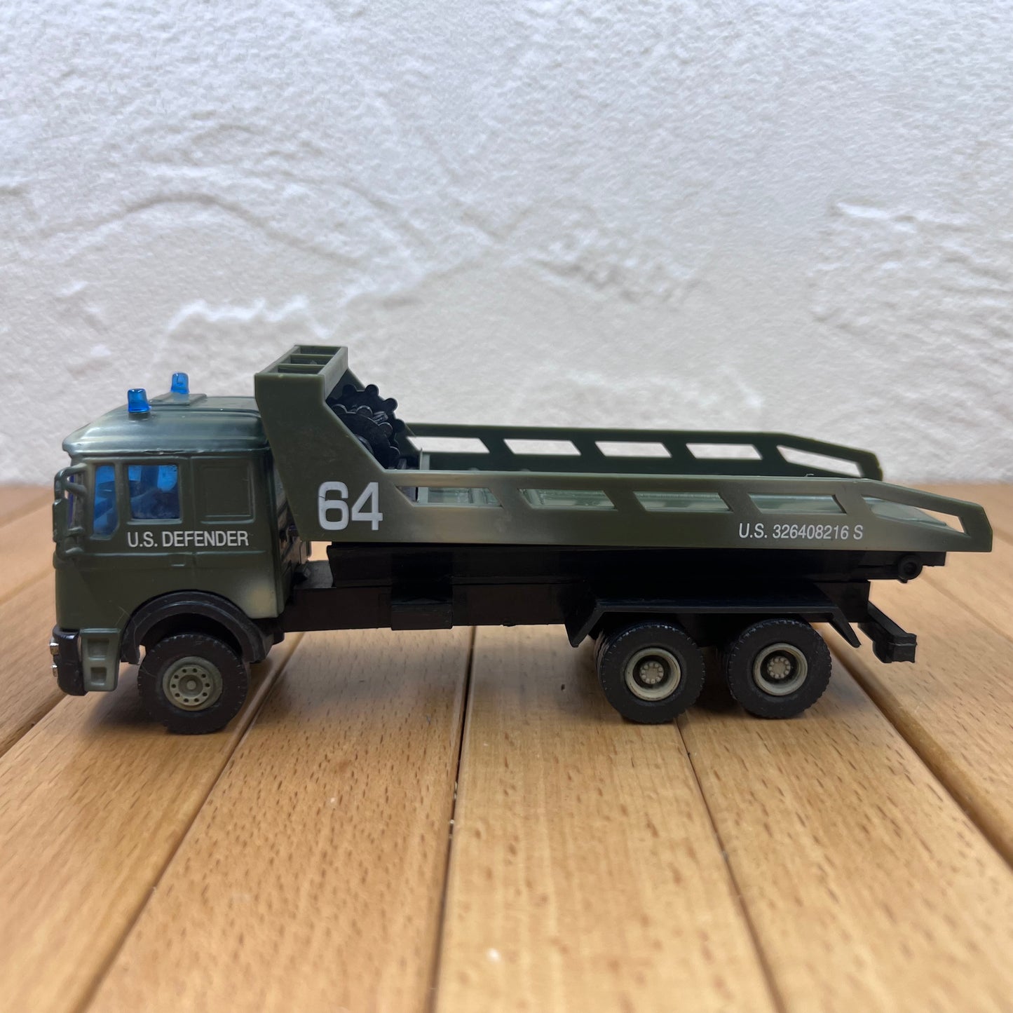 1/64 Scale Flatbed Truck Diecast Model