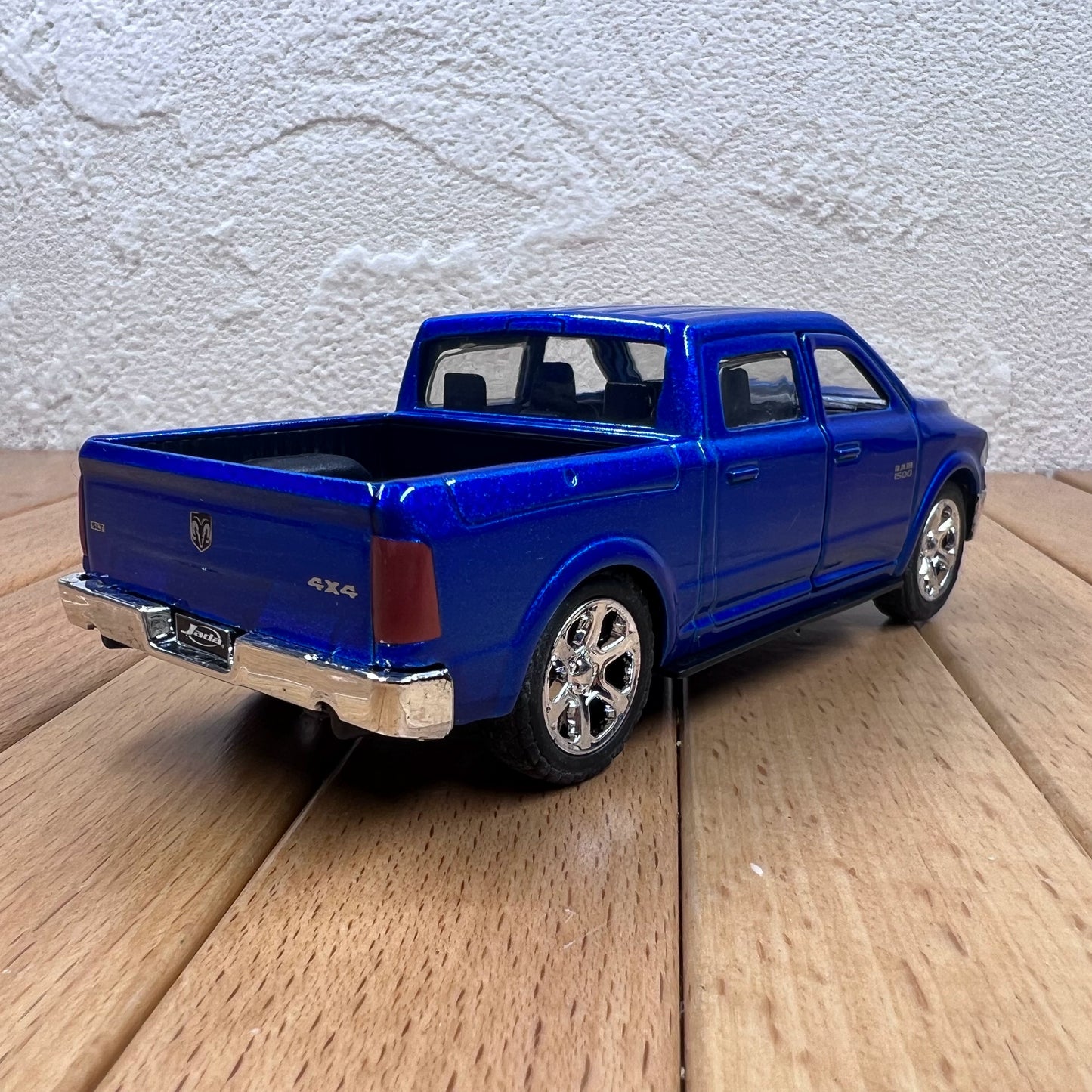 1/32 Scale 2013 Ram 1500 Pickup Truck Diecast Model