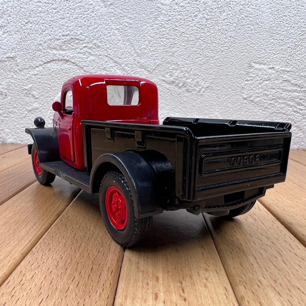 1/32 Scale 1946 Dodge Power Wagon Diecast Model Truck