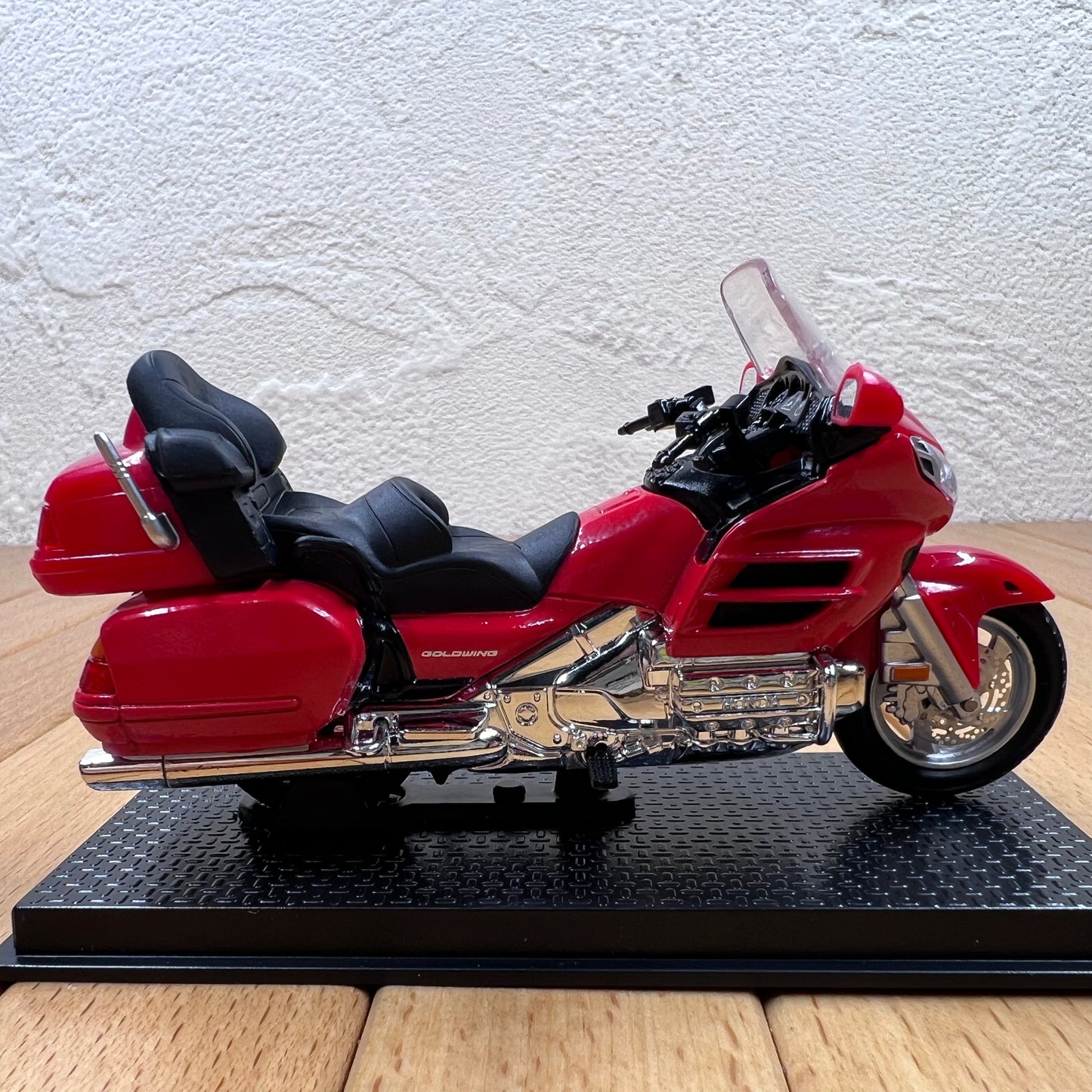 1/24 Scale 2004 Honda Gold Wing Touring Motorcycle Diecast Model