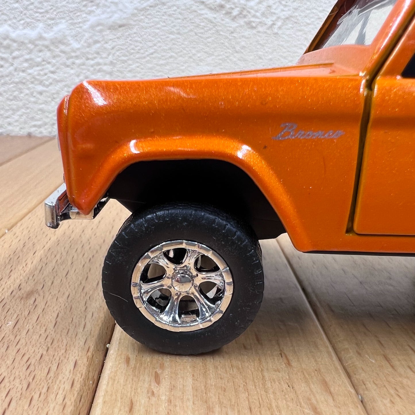 1/32 Scale 1973 Ford Bronco Ranger Wagon Diecast Model Car