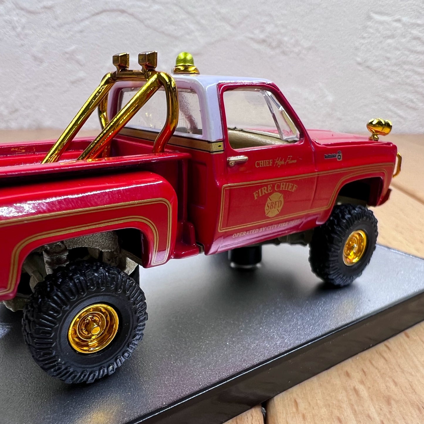 1/64 Scale 1976 Chevrolet K20 Scottsdale Pickup Truck Diecast Model