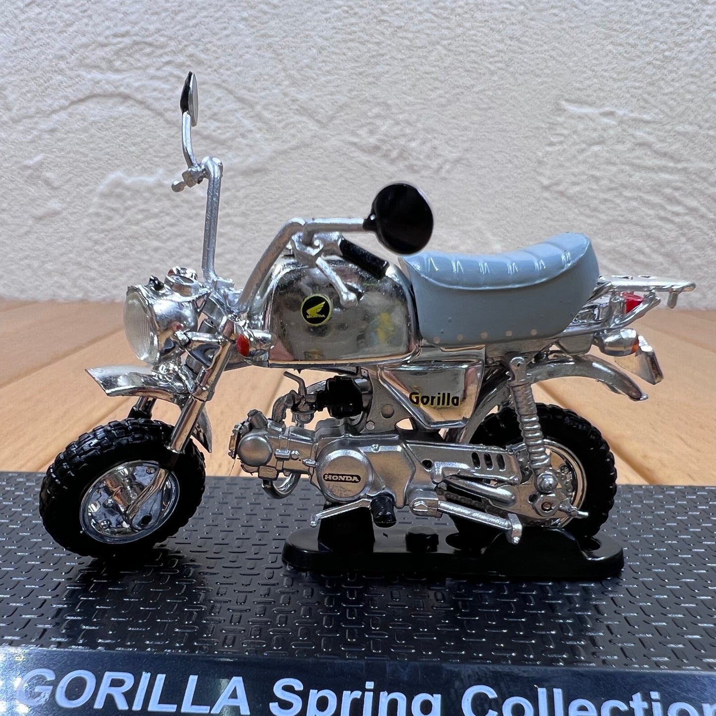 1/24 Scale 1999 Honda Gorilla Spring Collection Motorcycle Diecast Model