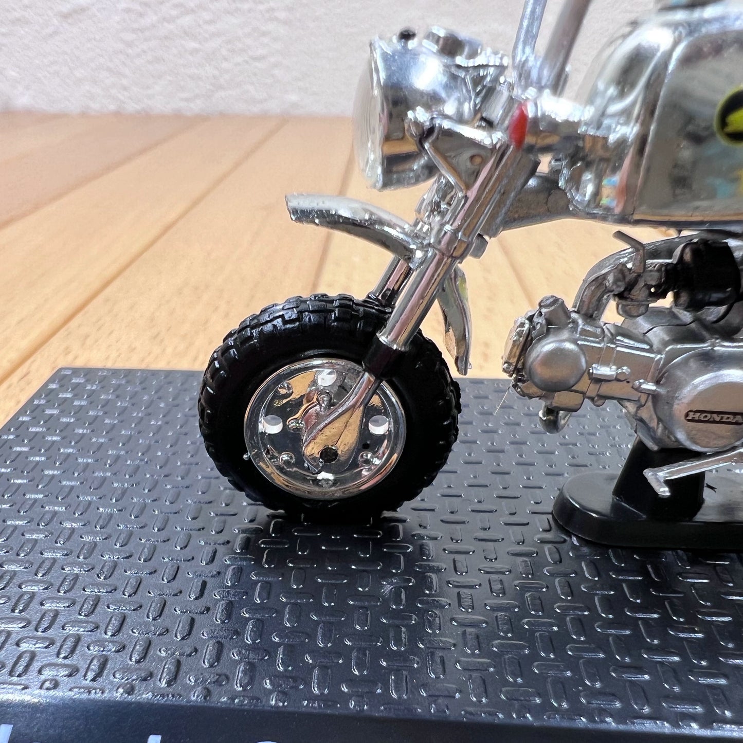 1/24 Scale 1999 Honda Gorilla Spring Collection Motorcycle Diecast Model