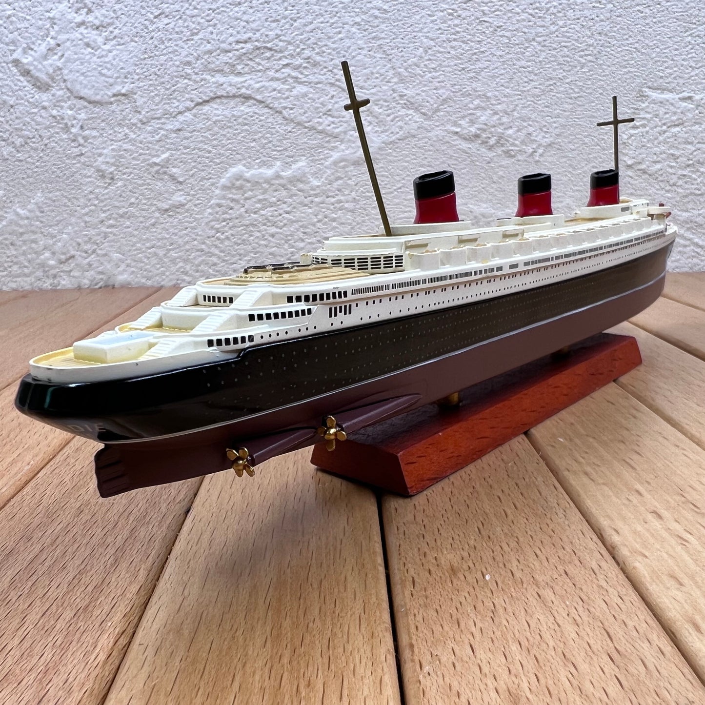 1/1250 Scale SS Normandie Ocean Liner Diecast Model Ship
