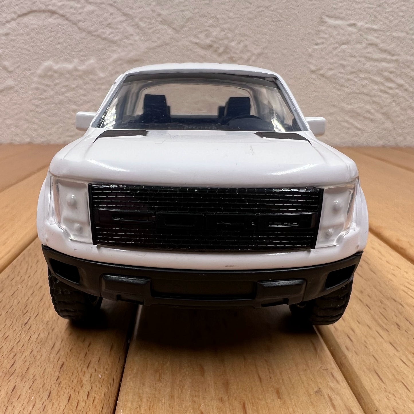 1/32 Scale 2011 Ford F-150 SVT Raptor Pickup Truck Diecast Model
