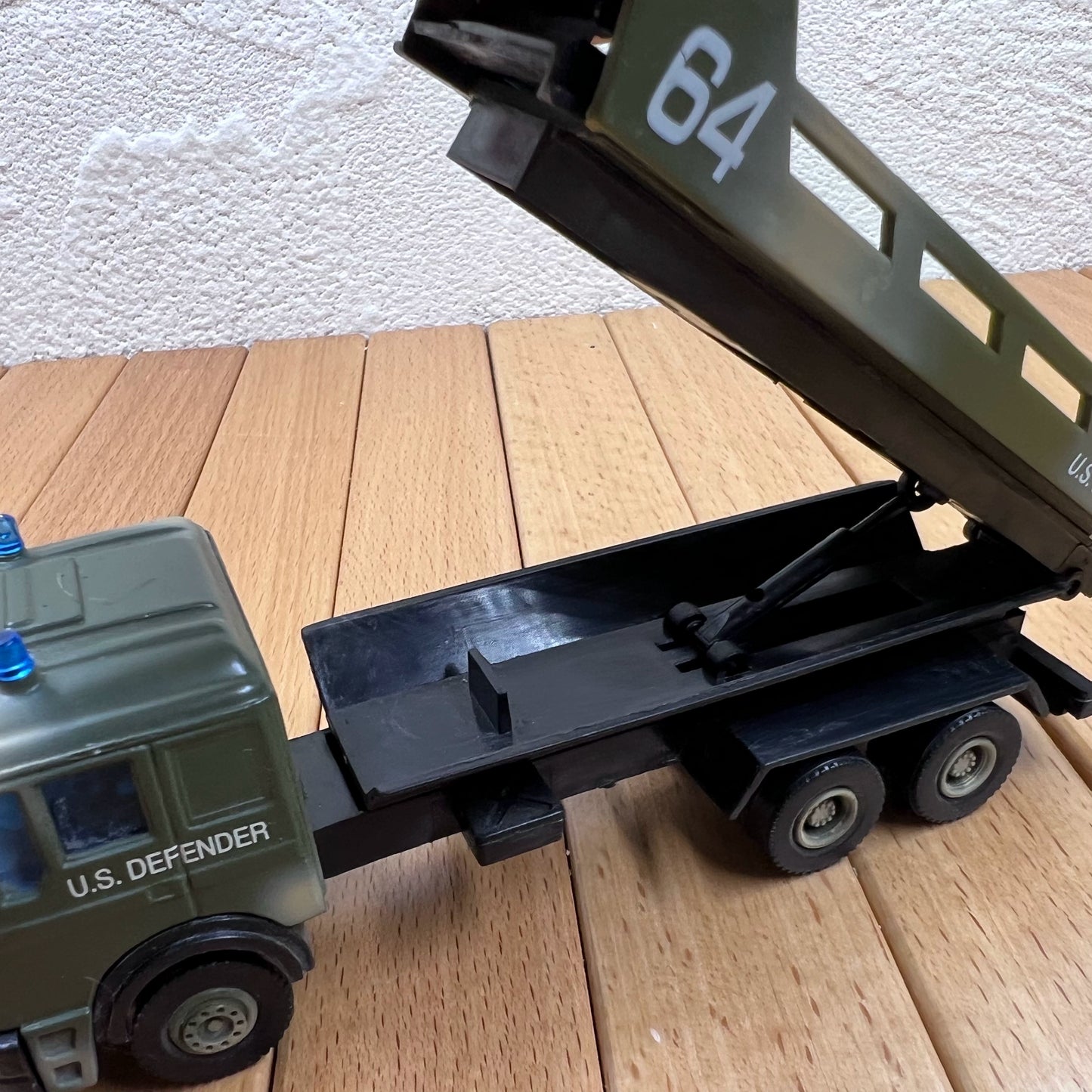 1/64 Scale Flatbed Truck Diecast Model