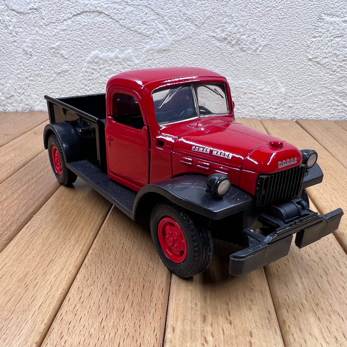 1/32 Scale 1946 Dodge Power Wagon Diecast Model Truck