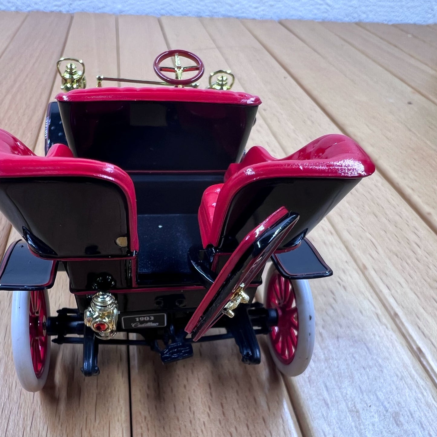 1/32 Scale 1903 Cadillac Tonneau Diecast Model Car