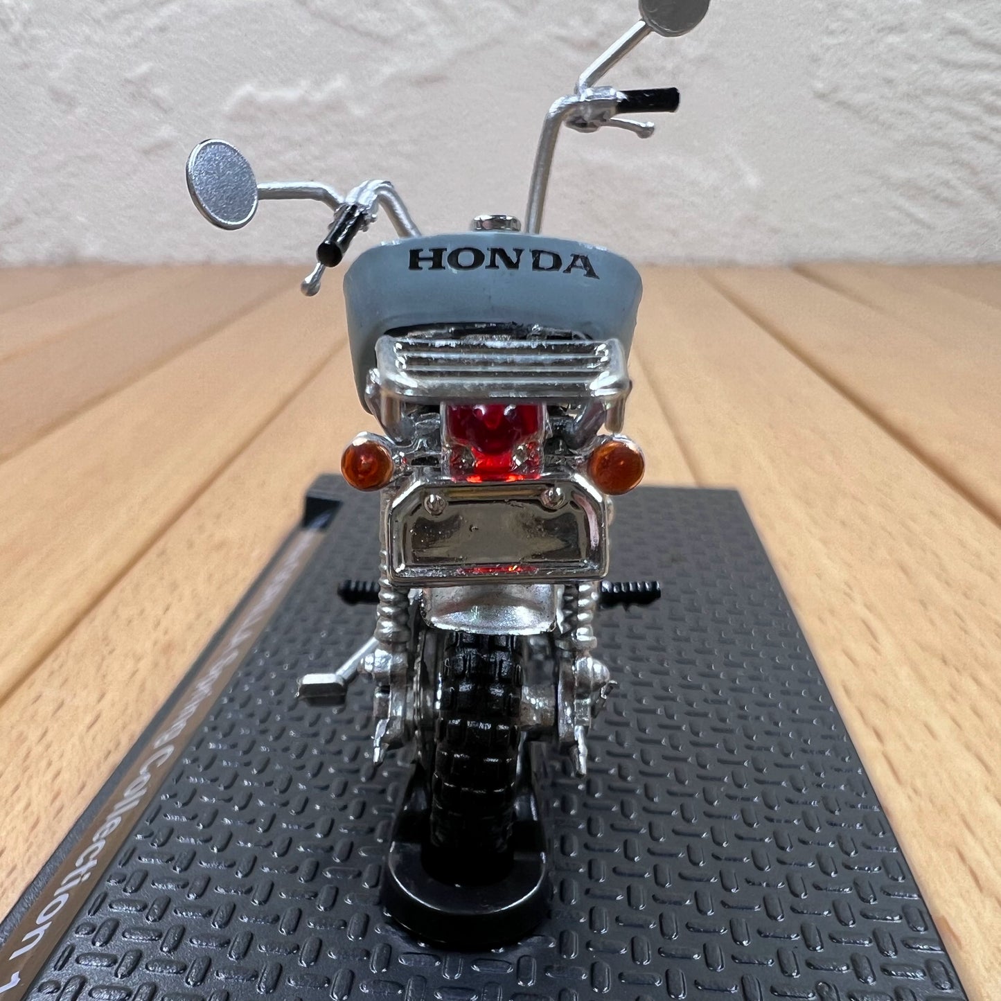 1/24 Scale 1999 Honda Gorilla Spring Collection Motorcycle Diecast Model