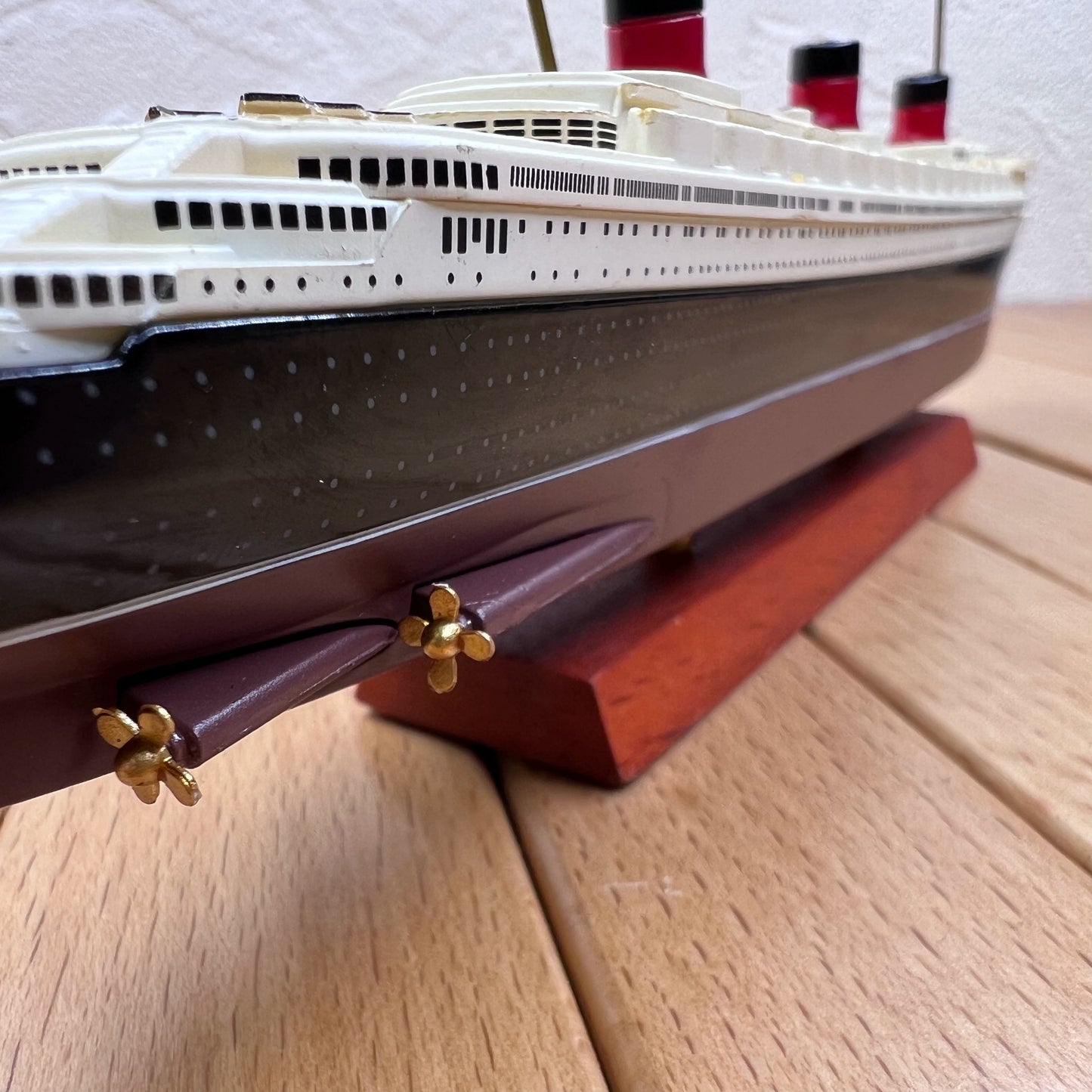 1/1250 Scale SS Normandie Ocean Liner Diecast Model Ship