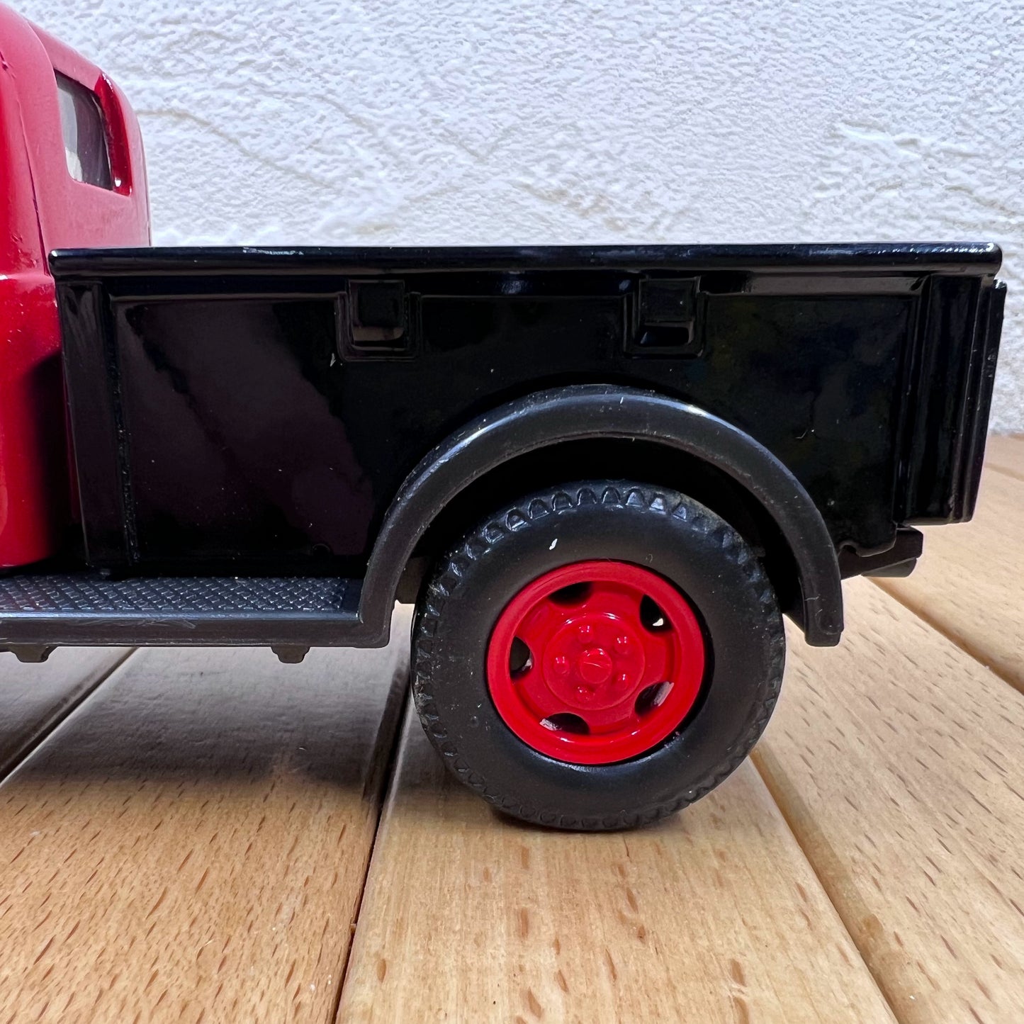 1/32 Scale 1946 Dodge Power Wagon Diecast Model Truck