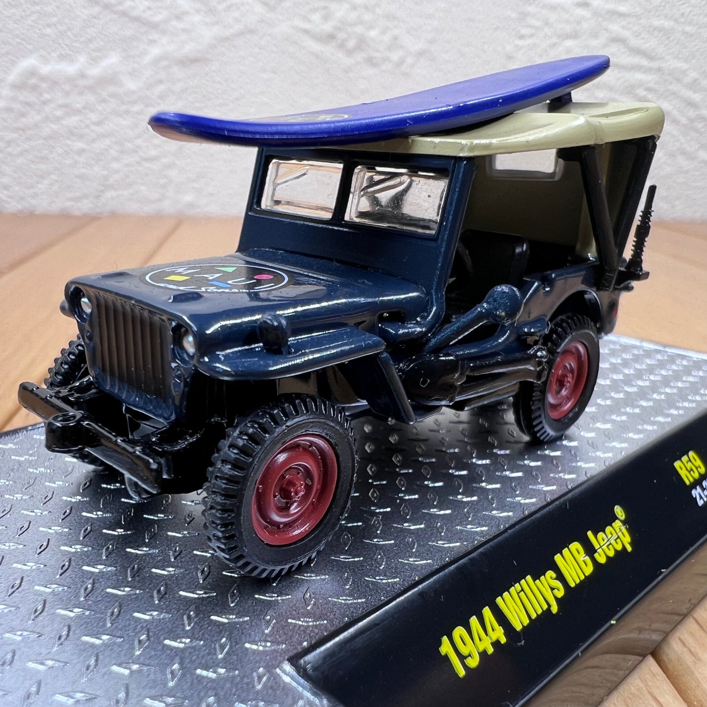 1/64 Scale 1944 Willys MB Jeep Off-Road Utility Truck Diecast Model